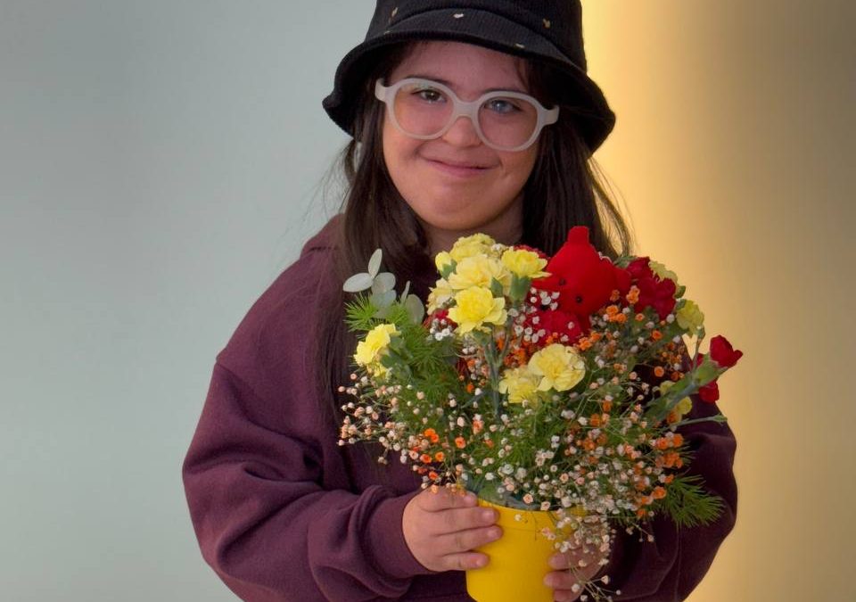 ورکشاپ گلپاد: تجربه گل‌آرایی کودکان