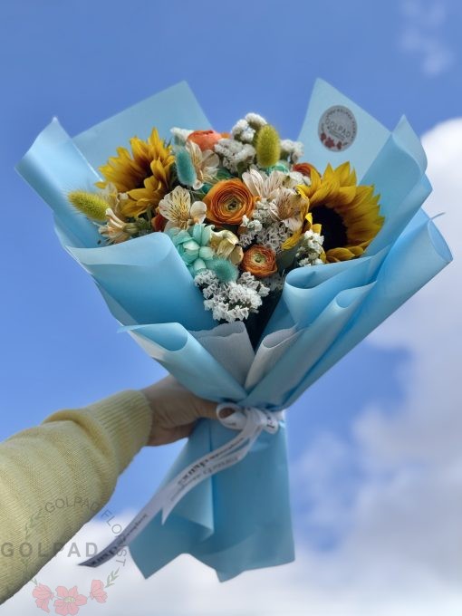 دسته گل نیلا هدیه ای از جنس عشق