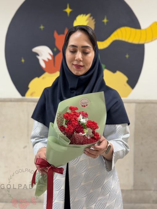 دسته گل زیبای شهرزاد ترکیبی از میخک و آلستر - تصویر 3