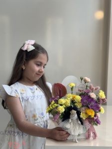 باکس زیبای پرنیا با عروسک نازنازی اش پریا