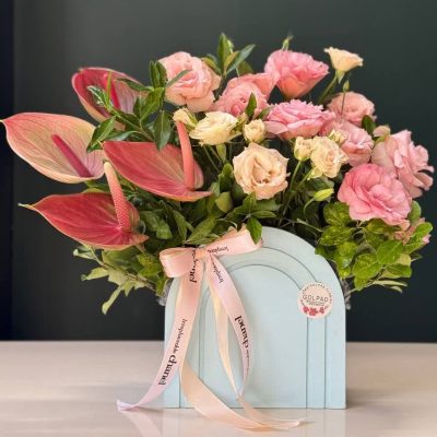 باکس گل مه سیما نمادی از لبخند گلها